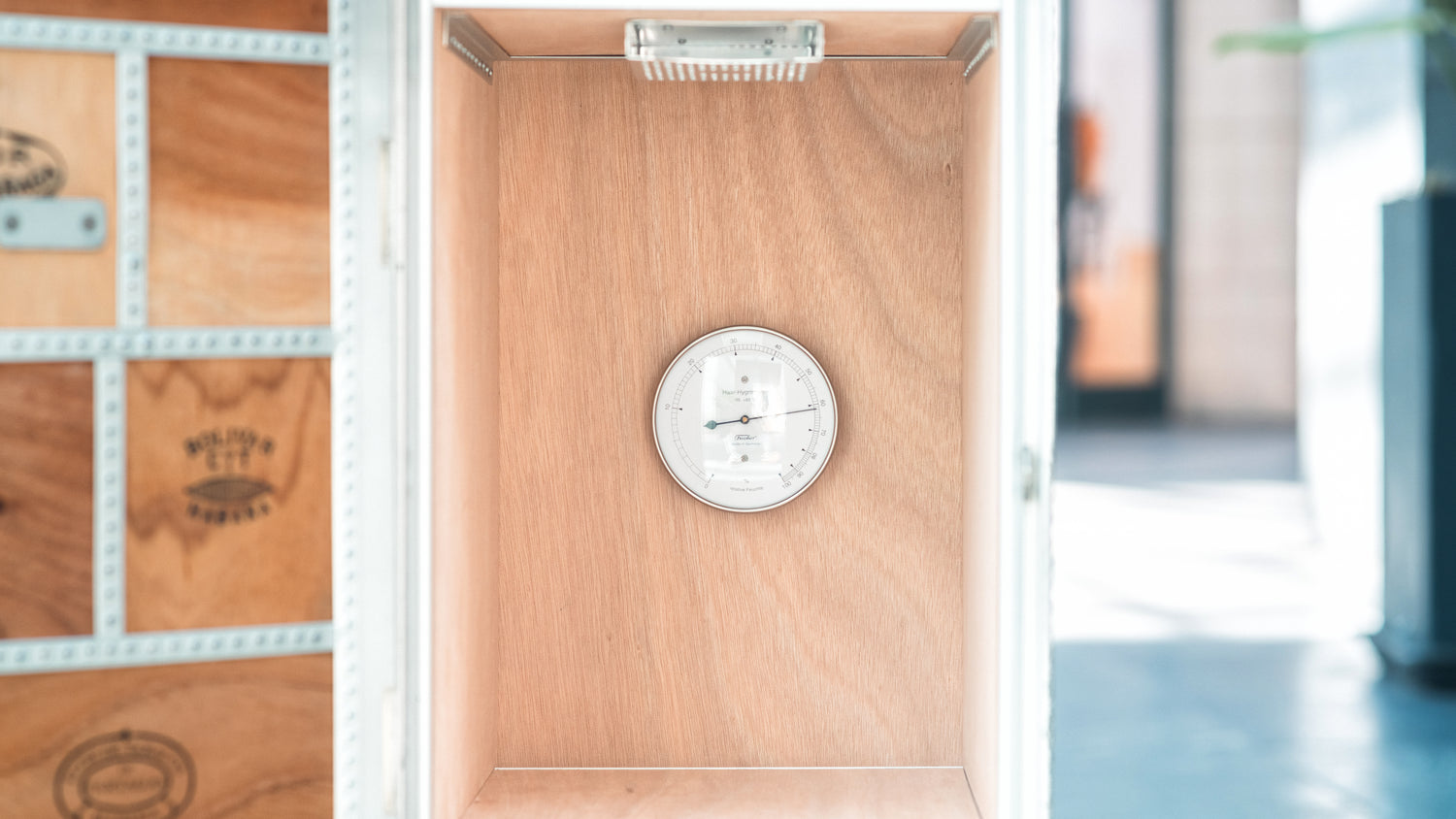 Humidor Innenansicht mit Hygrometer